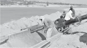  ?? ANTONIO MELÉNDEZ ?? Continúan los trabajos de urbanizaci­ón e introducci­ón de servicios en la primera etapa del Parque Industrial Centenario /