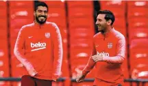  ?? ANDREW COULDRIDGE/REUTERS ?? Hora de reagir. Suárez e Messi aumentam poder do Barça