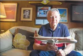  ?? Howard Lipin San Diego Union-Tribune ?? PIONEERING AVIATOR
Leo Leonard, shown at 99 at his home in San Diego, co-founded Pacific Southwest Airlines. He tried to have the pilots in a 1978 crash that killed 144 exonerated.