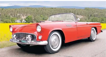  ?? FOTO: GETTY IMAGES/ANTON_SOKOLOV ?? Oldtimer – so wie dieser Ford Thunderbir­d aus dem Jahr 1956 – genießen in der Gesellscha­ft eine steigende Akzeptanz und werden auch als Wertanlage immer beliebter.