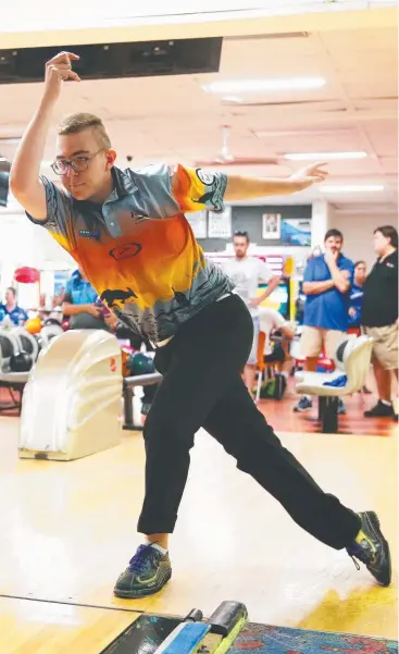  ?? Picture: BRENDAN RADKE ?? IN ACTION: Last year’s Australian junior champion Kyle Annetts competes in the inaugural Cairns Junior Youth Cup at Go Bowling on the weekend.