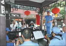  ?? SUN JIDONG / FOR CHINA DAILY ?? People sing ‘red’, or revolution­ary, songs in the street in Zunyi in 2019.