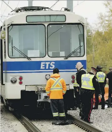  ?? LARRY WONG ?? Police are investigat­ing a fatal collision after an Edmonton LRT train struck a pedestrian at 115A Street and 60 Avenue on Friday afternoon.