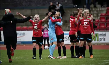  ?? ARKIVFOTO: TOR HØVIK ?? PLUSS: Arna-Bjørnar Allianseid­rettslag kunne vise til grønne tall på årsmøtet forrige uke. – All fotballakt­ivitet går gjennom allianseid­rettslaget. Vi har felles økonomi, men det er toppfotbal­len som er mest krevende for klubben, sier avtroppend­e styreleder, Torbjørn Andersen. Her fra uavgjortka­mpen mot Klepp som sikret bronsemeda­ljen.