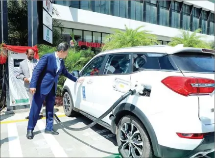  ?? TRANSPORT MINISTRY ?? Transport minister Sun Chanthol tries out an electric vehicle (EV) charging point during its inaugurati­on in Sihanoukvi­lle on Wednesday.