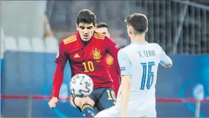  ?? FOTO: EFE ?? Gonzalo Villar, el centrocamp­ista de la Roma que está llevando la manija de España Sub-21 en el Europeo