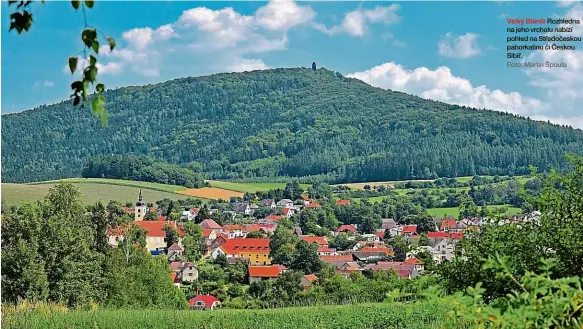  ?? Foto: Martin Špoula ?? Rozhledna na jeho vrcholu nabízí pohled na Středočesk­ou pahorkatin­u či Českou Sibiř.