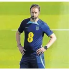  ?? FOTO: DPA ?? Gareth Southgate leitet das Training in Katar.