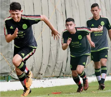  ?? — PTI ?? Mexico players at a practice session in Kolkata on Thursday, ahead of their Group F match against Iraq on Sunday.