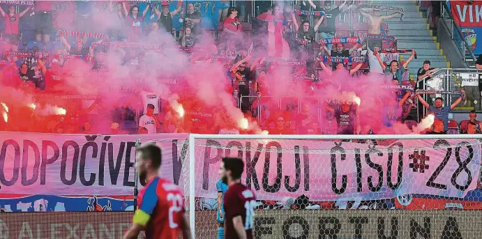  ?? FOTO ČTK ?? Na Čišovského si několikrát během zápasu se Spartou vzpomněli také fanoušci plzeňského klubu. Možná i díky němu se tentokrát na západě Čech fandilo bez hanlivých pokřiků.