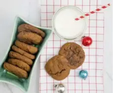  ?? CARLOS OSORIO/TORONTO STAR ?? These cookies are crisp fresh from the oven, but become pillowy soft if you store them in an airtight container for a day or two.