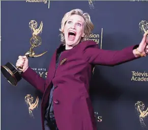  ??  ?? Lynch poses with the award for outstandin­g actress in a short form comedy series for at the Creative Arts Emmy Awards. — AP