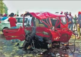  ?? HT PHOTO ?? The mangled remains of the van at Kot Karor Kalan, 24 km from Faridkot, on Saturday.