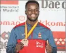  ?? FOTO: EFE ?? Babacar con la medalla de bronce