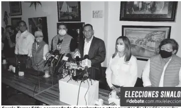  ?? FOTO: JOSÉ BETANZOS ?? > Sergio Torres Félix, acompañado de aspirantes a otros puestos de elección popular.