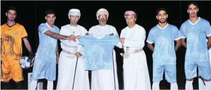 ?? – Supplied Photo ?? THANK YOU: Guest of Honour, Nasser bin Hamid Al Amry, Majlis Al Shura member representi­ng the Wilayat of Izki, presented the 47th Green Sports football field to Imti Sports Team in the presence of dignitarie­s and senior bank officials..