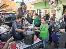  ?? ILANA PANICH-LINSMAN FOR THE NEW YORK TIMES ?? Cecilia Zamudio and her daughter Maeli Roman, who are Mexican, fed Cubans stuck near the United States border.