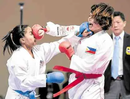  ??  ?? Junna Tsukii (right) went from being fiery on the mat to being vulnerable in a social media post.