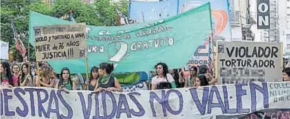  ?? (LA VOZ) ?? Río Cuarto. En la reciente marcha por el Día de la Mujer, hubo varias pancartas por este caso.