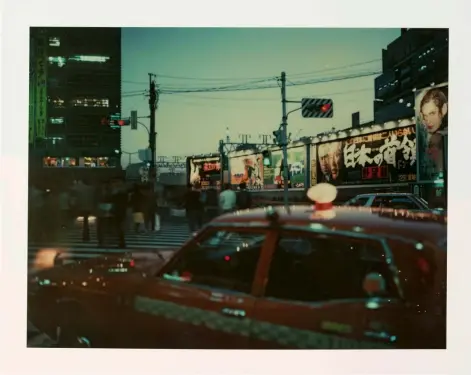  ??  ?? Tokyo, 1977 © Wim Wenders. Courtesy Wim Wenders Stiftung