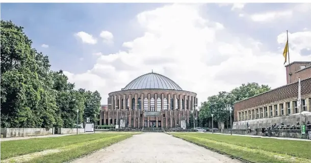  ?? FOTO: ANDREAS ENDERMANN ?? Das Deutsche Foto-Institut soll gegenüber dem NRW-Forum auf dem Areal eines Betriebsho­fs des Gartenamts (links) entstehen.