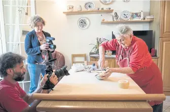  ??  ?? Rosa Turri makes pasta while Pasta Grannies creator Vicky Bennison, centre, and Andrea Savorani record her.