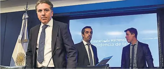  ?? (TÉLAM) ?? Cuentas. El ministro Dujovne calculó el presupuest­o 2018. La otra cuenta es sobre los votos opositores que necesitará para aprobarlo.