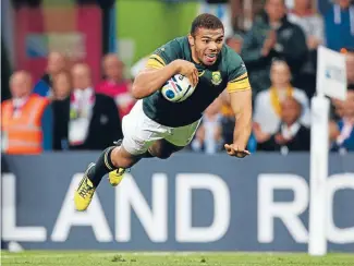  ?? PHOTO: REUTERS ?? South Africa’s Bryan Habana scores the sixth try in their 46-6 win over Samoa.