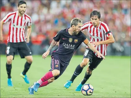  ?? FOTO: EFE ?? A por Messi Ander Iturraspe trata de cerrar el paso al crack azulgrana durante el partido de ayer en San Mamés