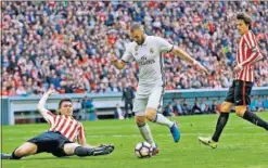  ??  ?? DECISIVO. Benzema hizo en San Mamés uno de sus mejores partidos.