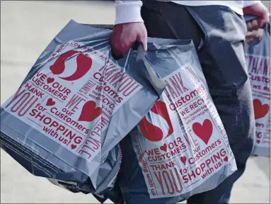  ?? STAFF ARCHIVES ?? The suspension of California’s single-use bag ban expired June 22, and stores are eliminatin­g their free-bag policies. But guidelines say shoppers who bring reusable bags to stores should be ready to bag their own purchases.
