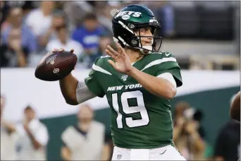  ?? MATT ROURKE — THE ASSOCIATED PRESS ?? While starting quarterbac­k Sam Darnold recovers from mononucleo­sis, it will be Trevor Siemian’s show as the Jets take on Baker Mayfield and the Cleveland Browns on Monday night.