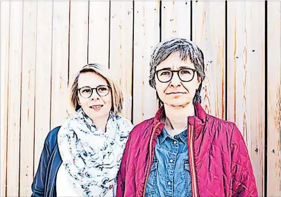  ?? [ Christine Schmid ] ?? Die Wiener Neo-Unternehme­rinnen Eva-Maria und Martina Halmer (v.l.n.r.) setzen auf Crowdfundi­ng.