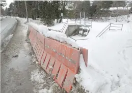  ?? MO N T R E A L G A Z E T T E
P H I L C A R P E N T E R / ?? The snow- covered dam at Pine Lake in Hudson. Work on the lake itself — clearing the land and building a dam — started in 1946