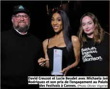  ?? (Photo Olivier Vigerie) ?? David Creuzot et Lucie Beudet avec Michaela Jaé Rodriguez et son prix de l’engagement au Palais des Festivals à Cannes.