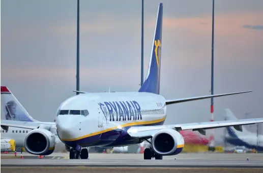  ??  ?? Nella prossima stagione estiva Ryanair opererà oltre 500 rotte da e per la Penisola. Di queste 37 saranno novità assolute