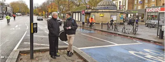  ??  ?? EXPERT OBSERVERS IAM Roadsmart’s head of driving advice, ex-traffic cop Peter Rodger (left), joined our man Saarinen to watch what drivers were up to on London roads