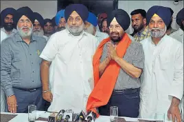  ?? PARDEEP PANDIT/HT ?? Shiromani Akali Dal president Sukhbir Singh Badal welcoming AAP leader Col CD Singh Kamboj (retd), who joined the SAD, in Nakodar on Sunday.