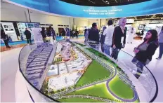  ?? Pankaj Sharma/Gulf News ?? Visitors at a Nakheel project in Internatio­nal City. Over 300 exhibitors took part at Cityscape this year.