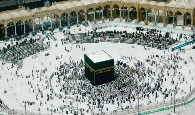  ?? Associated Press ?? ↑
A relatively few number of Muslims pray around the Kaaba at the Grand Mosque in Makkah.