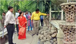  ?? PURUSHOTTA­M DIWAKAR ?? CM Raje on an inspection tour in Jaipur