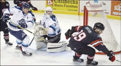  ?? JASon SIMMonDS/JoURnAl PIonEER ?? Dylan Burton of the Truro Bearcats and Alex Lavoie of the Edmundston Blizzard race for a loose puck near goaltender Francis Asselin during MHL Showcase action on Wednesday. The Blizzard prevailed 4-2.