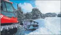  ?? FOTO: LA MOLINA ?? Una de las máquinas pisa nieves de La Molina