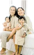  ??  ?? Erron Ocampo and Aia de Leon with baby Xylo Monroe and Aeon Moxxe