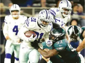  ??  ?? Philadelph­ia Eagles Nigel Bradham tries to take down Cowboys running back Ezekiel Elliott during their NFl game on Sunday.