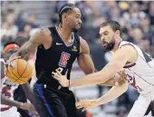  ?? NATHAN DENETTE/THE CANADIAN PRESS ?? Clippers forward Kawhi Leonard, left, received his title ring to deafening applause and chants of “MVP! MVP!"