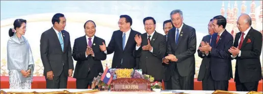  ?? GAO JIE / XINHUA ?? Premier Li Keqiang (fourth from left) joins other leaders at the 19th ASEAN-China Leaders Meeting in Vientiane, Laos, onWednesda­y to mark the 25th anniversar­y of the two sides’ dialogue relations.