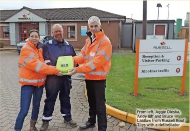  ?? ?? From left, Aggie Oleska, Andy Iliff and Bruce Laidlaw from Russell Roof Tiles with a defibrilla­tor