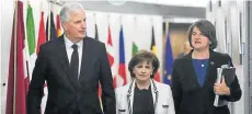  ?? Picture: EMMANUEL DUNAND/POOL/ AFP ?? BORDER TALK: EU chief Brexit negotiator Michel Barnier with Democratic Unionist Party European parliament member Diane Dodds, centre, and the party’s Northern Ireland leader, Arlene Foster