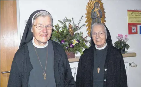  ?? FOTO: KLOSTER REUTE ?? Schwester Rogata und Schwester Gerlanda, viele Jahre in Ehingen aktiv, freuen sich auf das Weihnachts­fest im Kloster Reute.